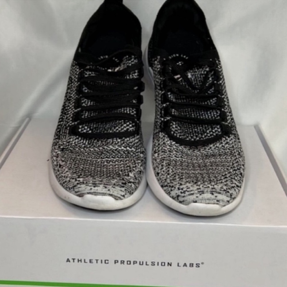 APL Women's TechLoom Breeze Running Shoe Black/White/Ombre Size 8